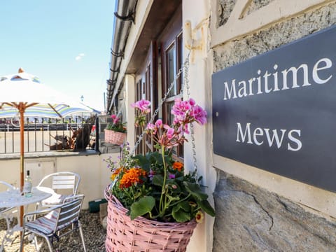 Maritime Mews, 6 The Oakleys House in Porthmadog