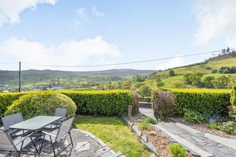 Henrhiw Bach House in Bro Machno