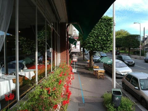 Logis Terrasse Hôtel Hotel in Lisieux