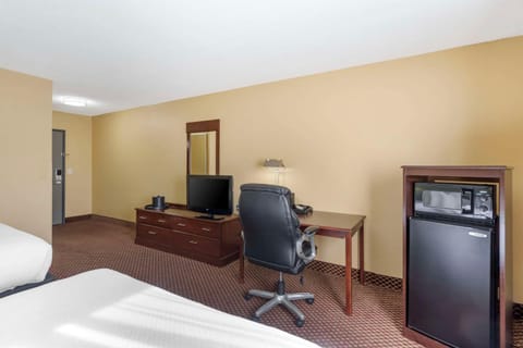 Quality Inn & Suites Bloomington University Area Hotel in Bloomington