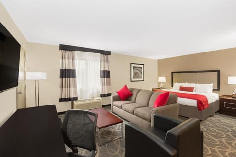 Ramada by Wyndham Des Moines Airport Hotel in Des Moines