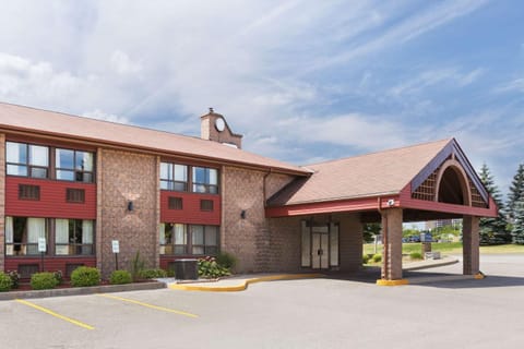 Travelodge by Wyndham Downtown Barrie Hotel in Barrie