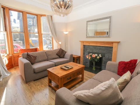 48 Oak Street House in Windermere