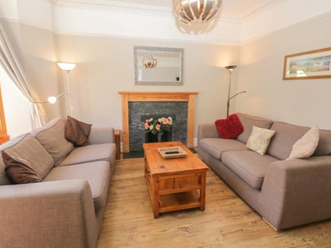 48 Oak Street House in Windermere