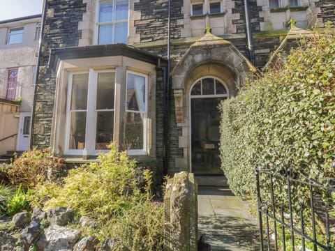 48 Oak Street House in Windermere