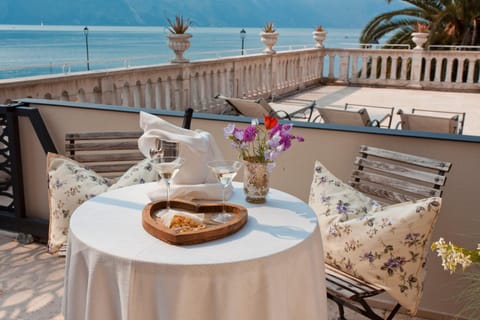 Bellavista Lakefront Hotel & Apartments Hôtel in Riva del Garda