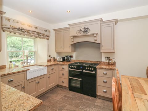 The Tack Room Cottage House in North East Derbyshire District