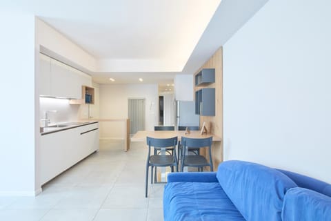 Kitchen or kitchenette, Seating area