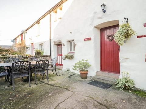 Stable End Cottage House in Copeland District