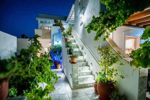 Property building, Facade/entrance, Night