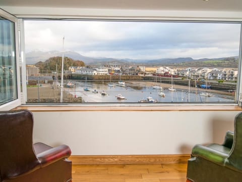 The Captain's Penthouse Condo in Porthmadog