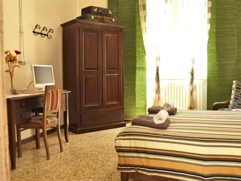 TV and multimedia, Decorative detail, Bedroom