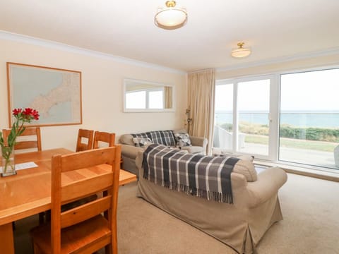 11 Min Y Mor House in Pwllheli