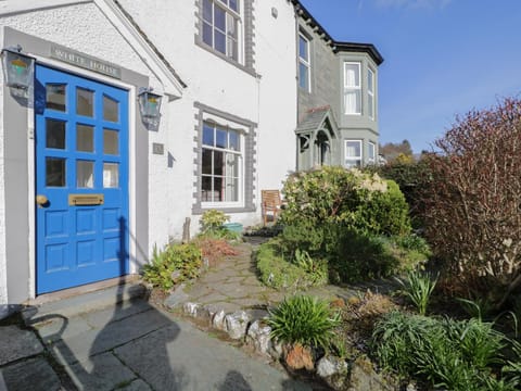 White House House in Keswick