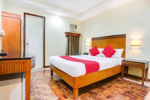 Super OYO 406 Royal Parc Inn & Suites Hotel in Quezon City