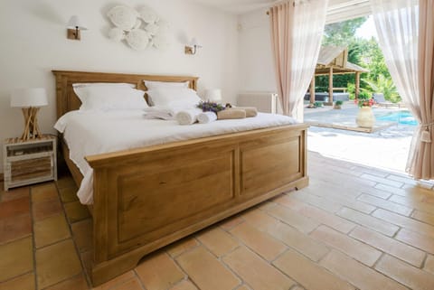 Bedroom, Garden view, Mountain view, Pool view