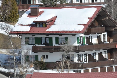 Facade/entrance, Winter