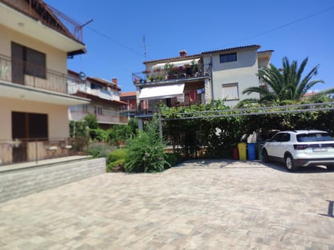 Property building, Neighbourhood, Parking