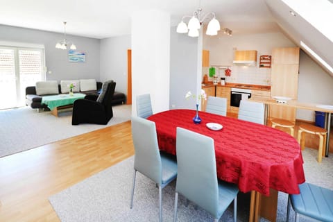 Kitchen or kitchenette, Living room, Photo of the whole room, Seating area, Dining area