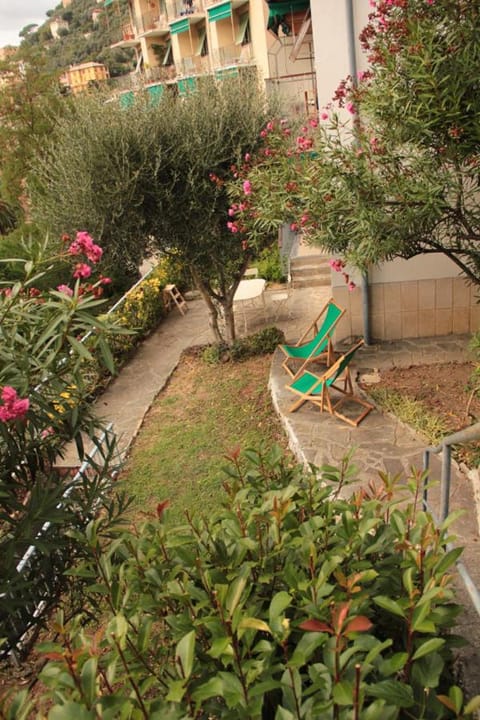 Sea view apartment with private garden Condo in Camogli