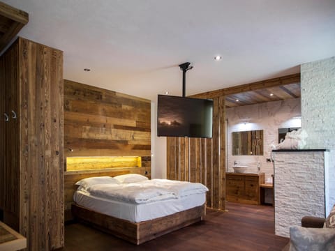 Bedroom, Mountain view