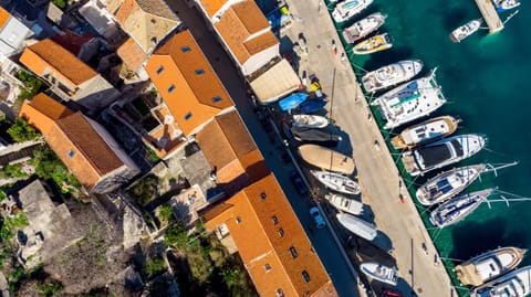 Neighbourhood, Bird's eye view