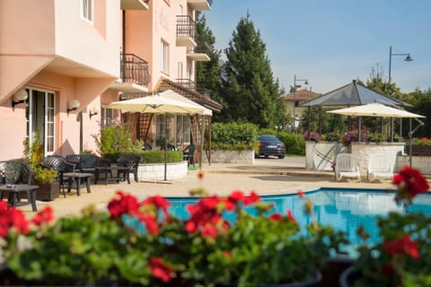 Facade/entrance, Pool view