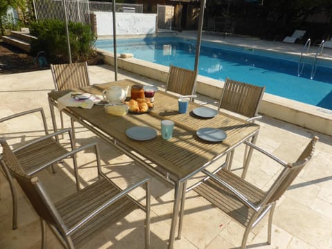 Patio, Food and drinks, Swimming pool