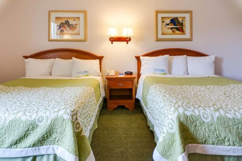 Days Inn & Suites by Wyndham Fullerton Hotel in La Habra