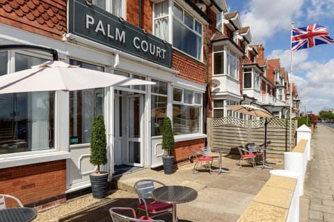 Palm Court, Seafront Accommodation Hôtel in Skegness