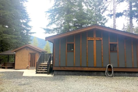 The Great Escape - Port Renfrew House in Cowichan Valley