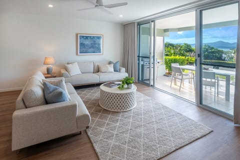 Balcony/Terrace, Living room, Seating area, Mountain view, Sea view