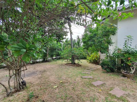 Niniari House House in Ko Pha-ngan Sub-district