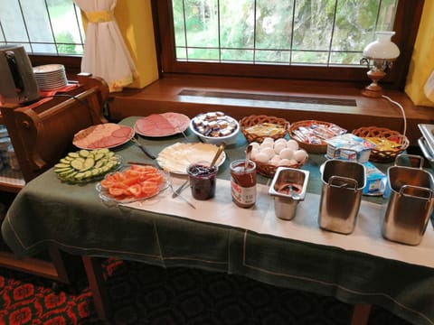 Food and drinks, Continental breakfast