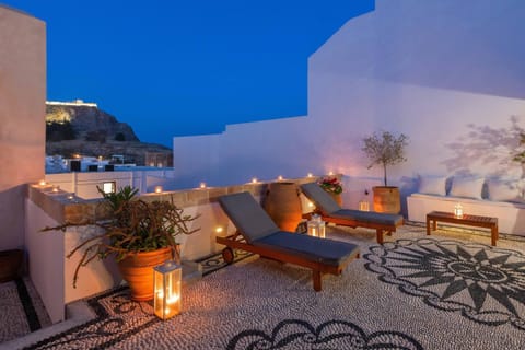 Patio, Nearby landmark, Night, Balcony/Terrace, Seating area, Landmark view