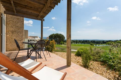 Madame Vacances Domaine du Provence Country Club Service Premium Aparthotel in L'Isle-sur-la-Sorgue