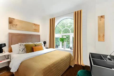 AWESOME LEICESTER SQ! Fashion Flat for Theatre Families and Happy Friends Apartment in City of Westminster