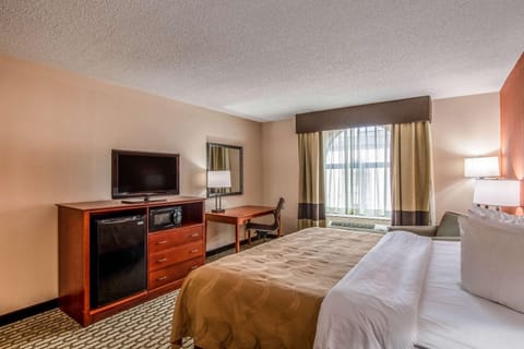 Quality Inn & Suites Hotel in Muskegon