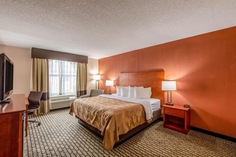 Quality Inn & Suites Hotel in Muskegon