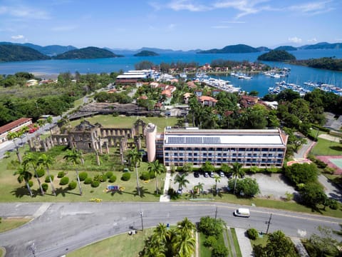 Property building, Natural landscape, Bird's eye view, Sea view, Location