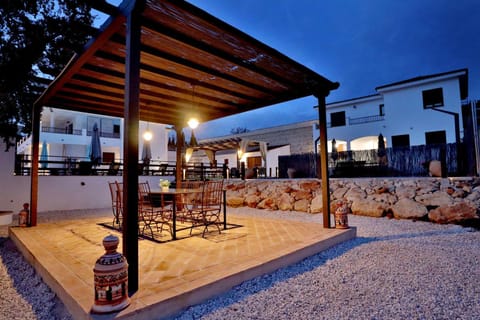 Patio, BBQ facilities, Garden, Balcony/Terrace, Decorative detail, Area and facilities