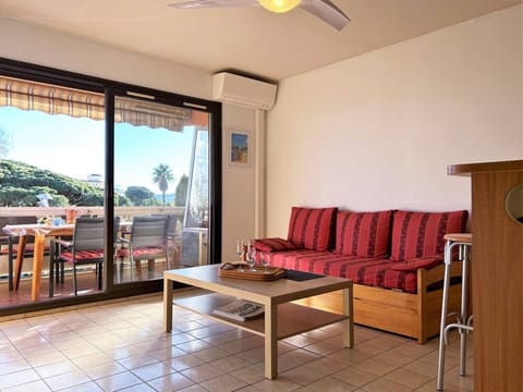 Studio Climatisé avec Terrasse et Parking au Centre du Lavandou - FR-1-251-202 Apartment in Le Lavandou