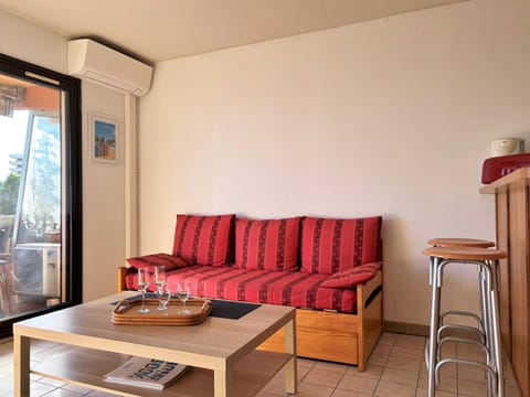 Studio Climatisé avec Terrasse et Parking au Centre du Lavandou - FR-1-251-202 Apartment in Le Lavandou