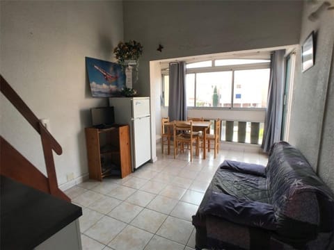 Appartement 6 Pers, Piscine, Parking, 1,5 km Plage - FR-1-81-243 Apartment in Le Barcarès