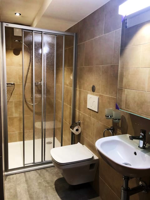 Shower, Toilet, Bathroom, View (from property/room), Decorative detail, Area and facilities