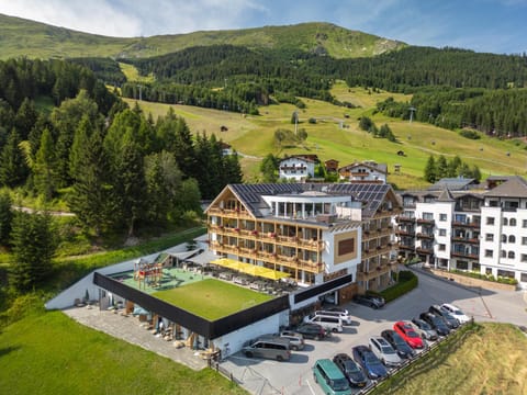 Property building, Day, Bird's eye view, Summer, Parking