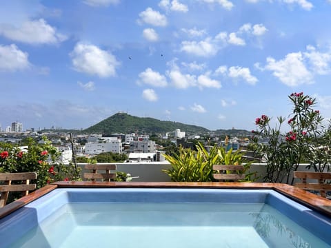 Balcony/Terrace, City view, Mountain view