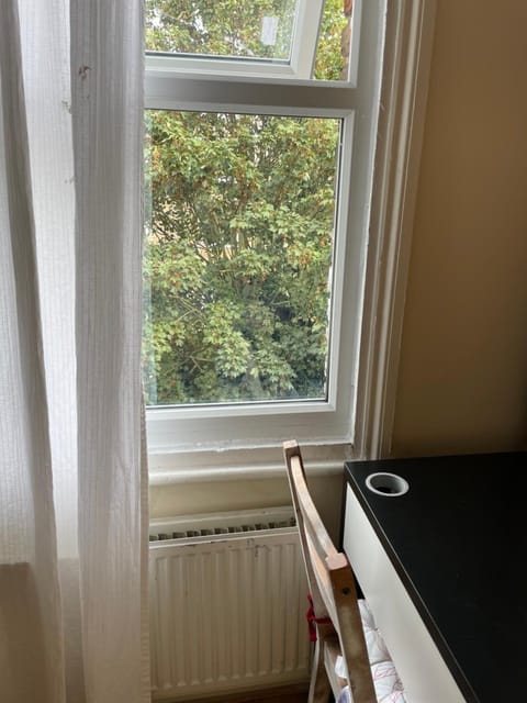 Guest House quarto Individual cama box solteiro ! Finsbury Park Bed and Breakfast in London Borough of Islington