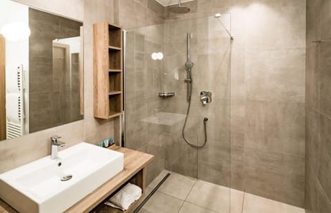 Shower, Toilet, Bathroom, Photo of the whole room, Decorative detail