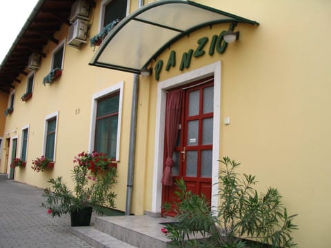 Halász Airport Panzio Bed and Breakfast in Budapest